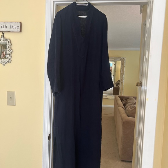Blue Long Sleeve Kaftan, all cotton with side slits at the bottom. - Picture 1 of 5